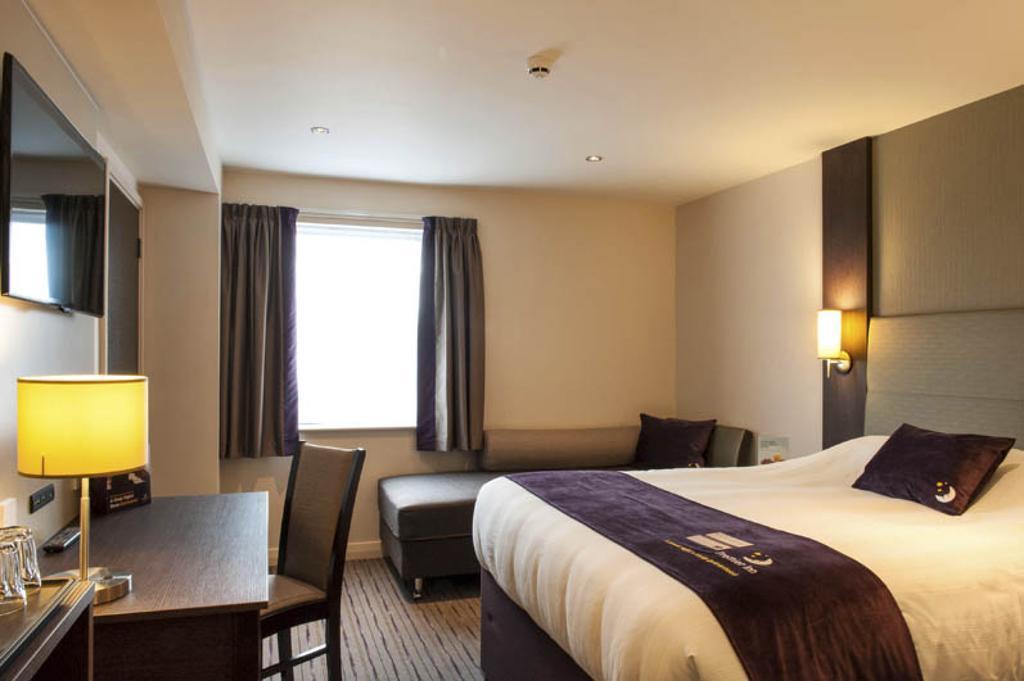 Premier Inn Birmingham City Centre Broad Street Екстериор снимка