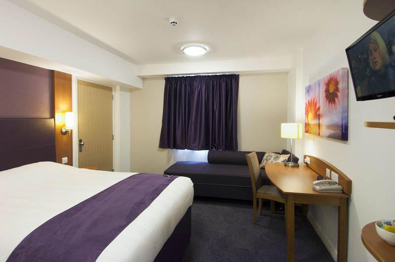 Premier Inn Birmingham City Centre Broad Street Екстериор снимка