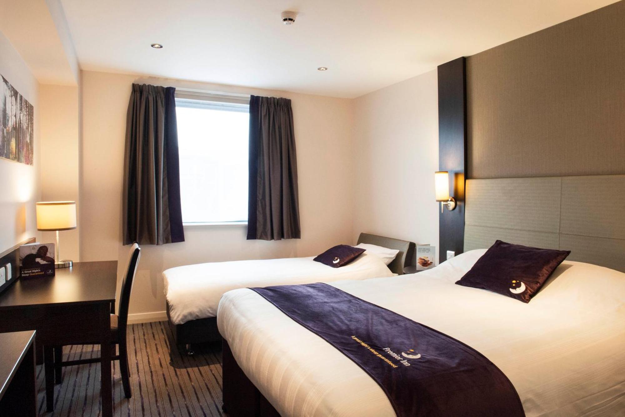 Premier Inn Birmingham City Centre Broad Street Екстериор снимка